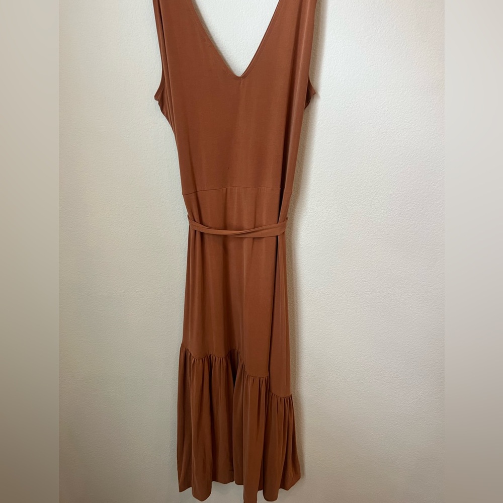 Banana Republic NWT XL Tall V Midi Dress. Tie belt and bottom ruffle flounce.